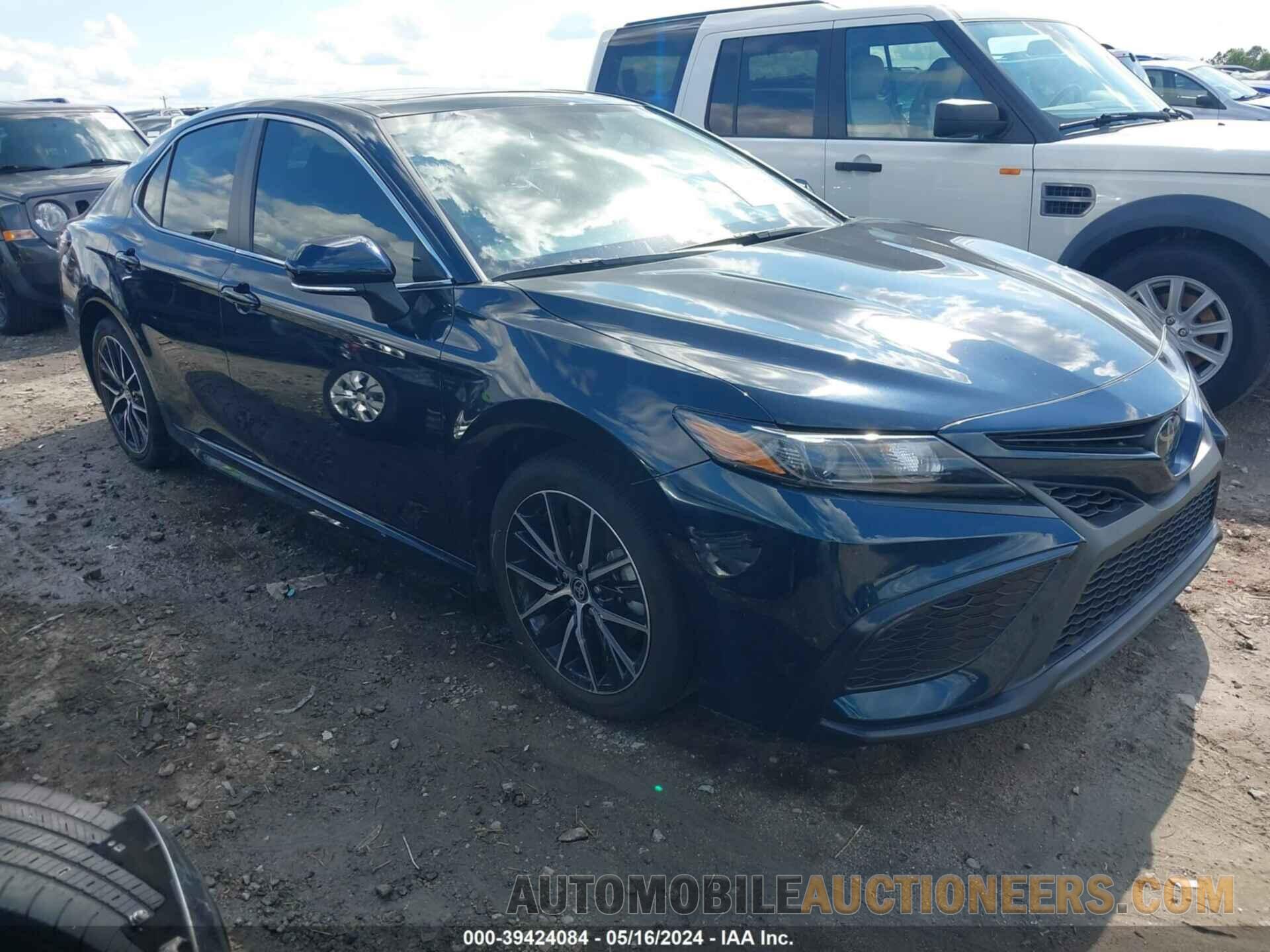 4T1G11AK8MU493809 TOYOTA CAMRY 2021