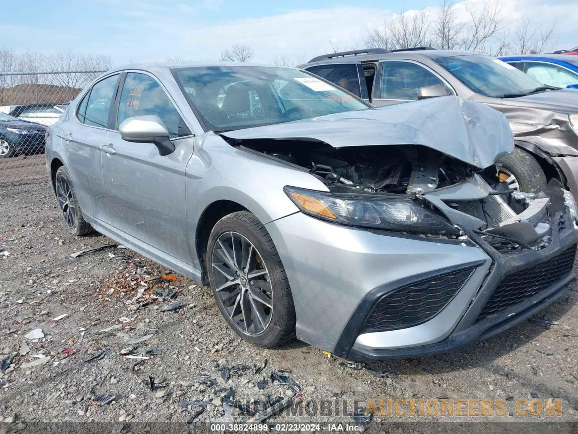 4T1G11AK8MU512018 TOYOTA CAMRY 2021