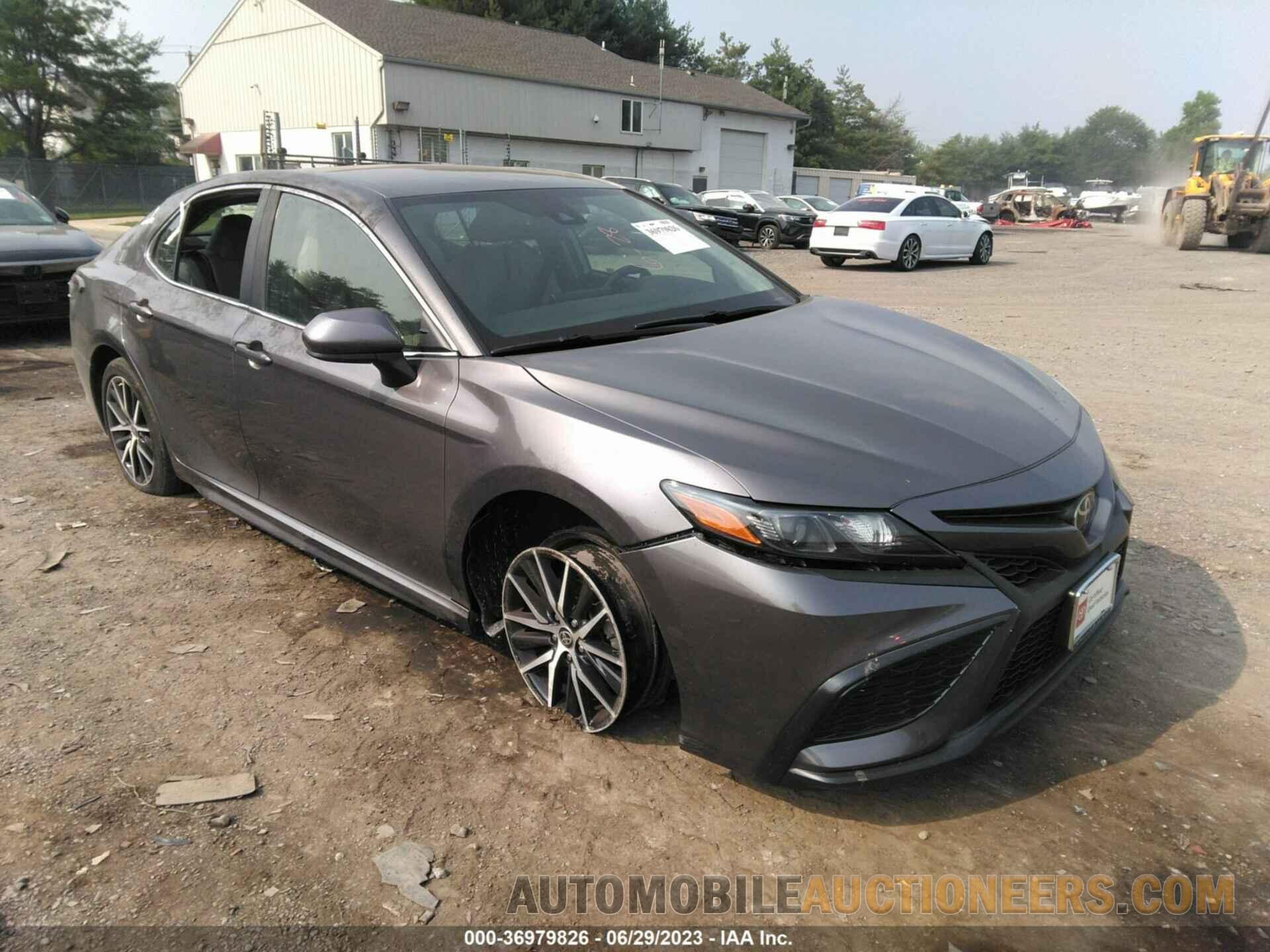 4T1G11AK8MU514061 TOYOTA CAMRY 2021