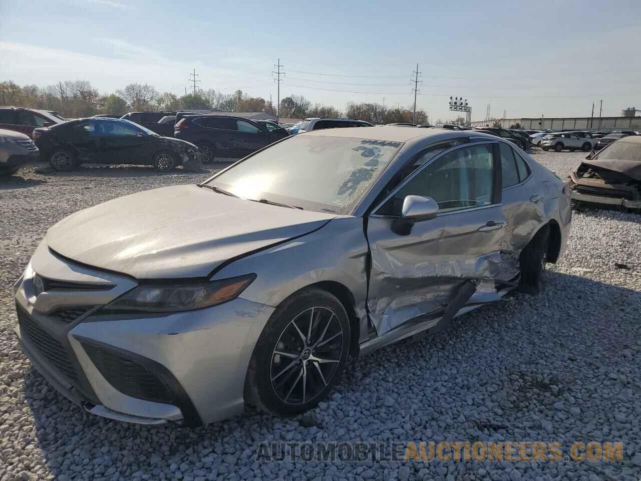 4T1G11AK8MU525688 TOYOTA CAMRY 2021