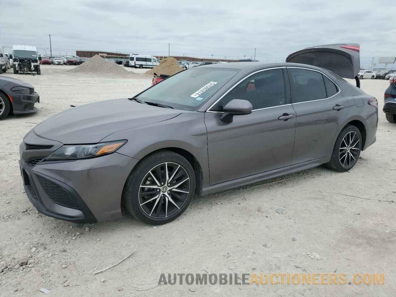 4T1G11AK8MU532687 TOYOTA CAMRY 2021