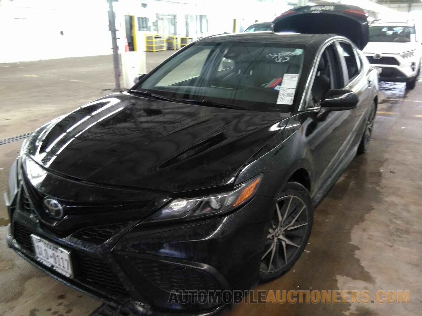 4T1G11AK8MU542880 Toyota Camry 2021