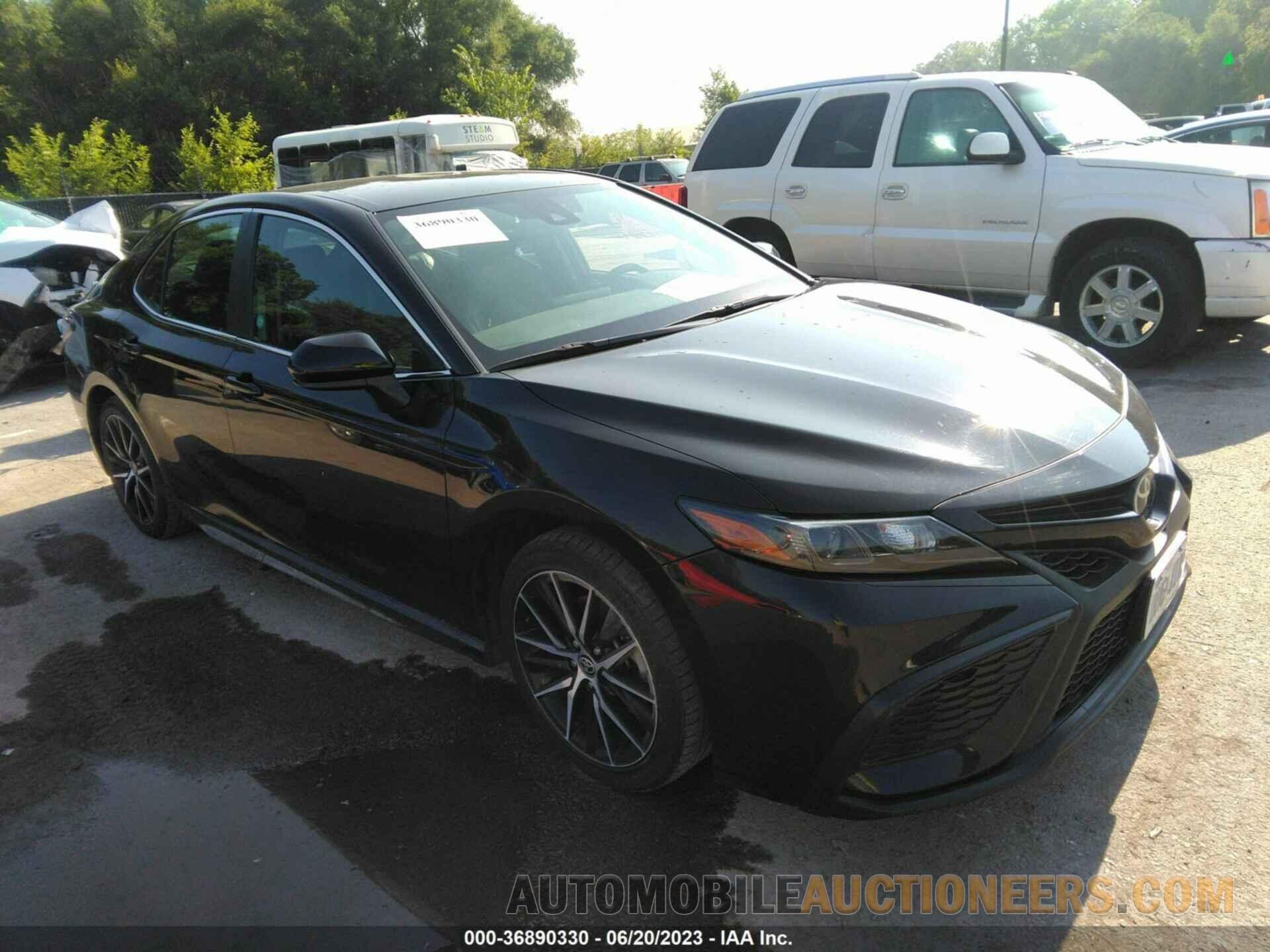 4T1G11AK8MU543138 TOYOTA CAMRY 2021