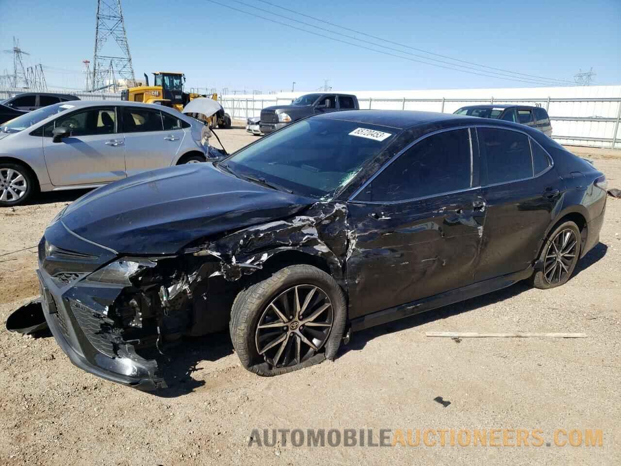 4T1G11AK8MU545679 TOYOTA CAMRY 2021