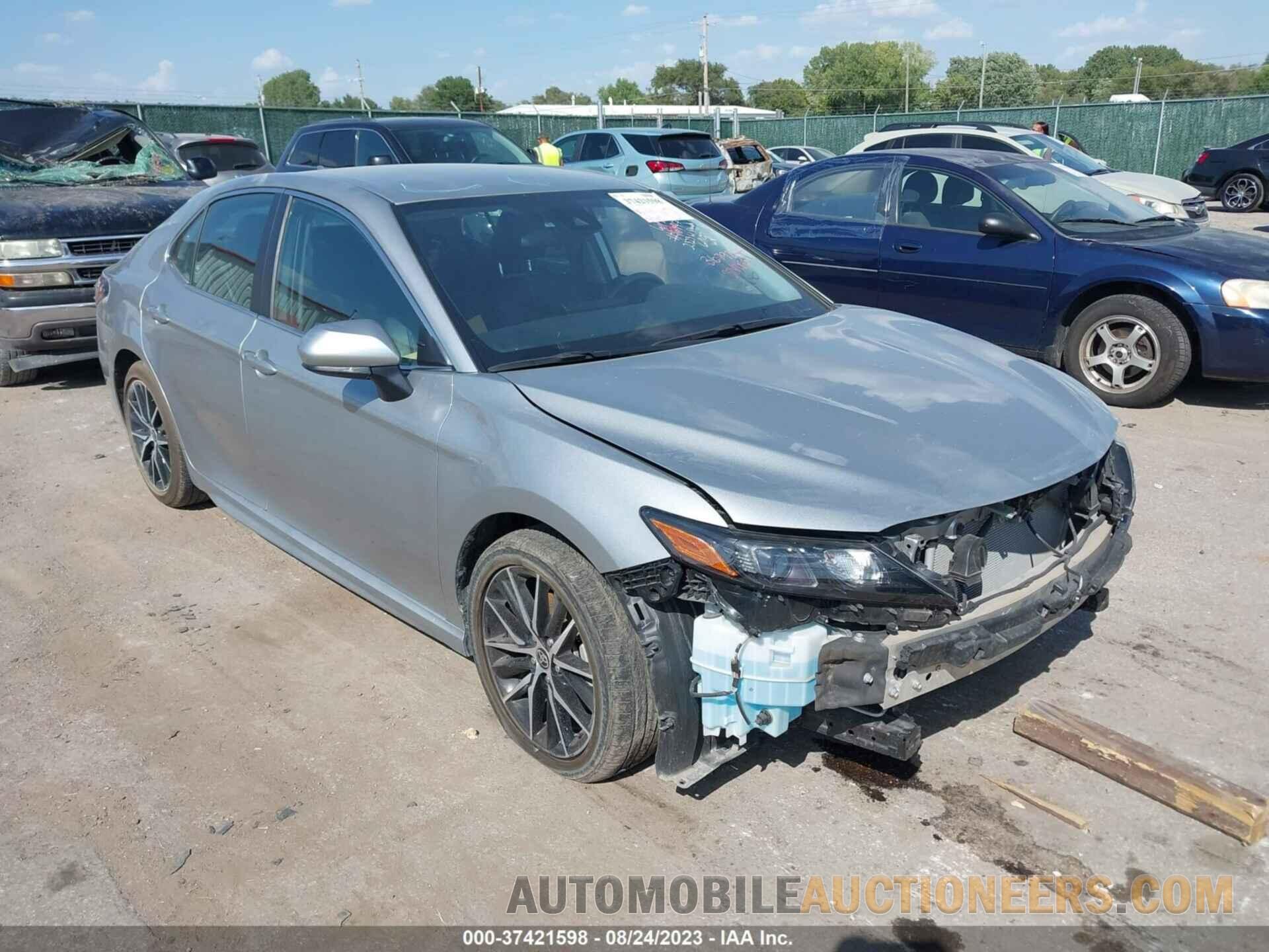 4T1G11AK8MU565995 TOYOTA CAMRY 2021