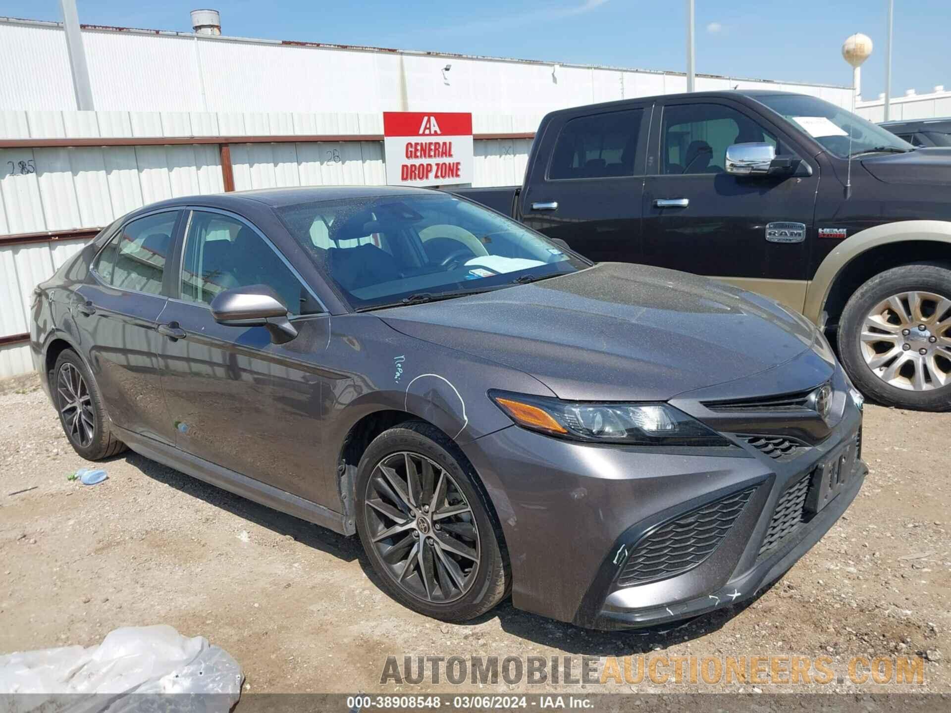 4T1G11AK8MU580240 TOYOTA CAMRY 2021