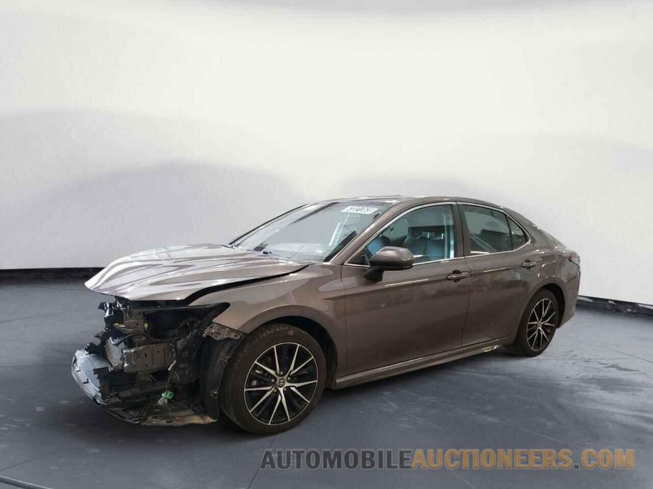 4T1G11AK8MU585972 TOYOTA CAMRY 2021