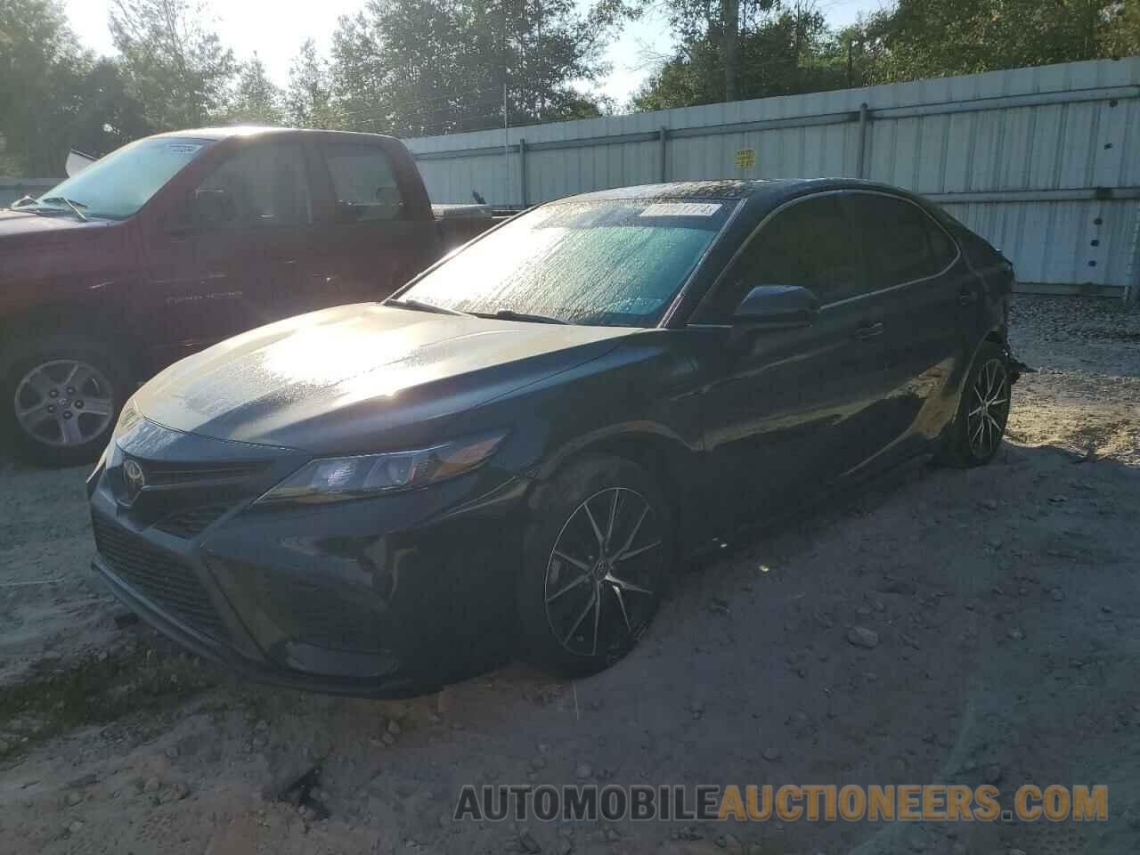 4T1G11AK8MU588984 TOYOTA CAMRY 2021