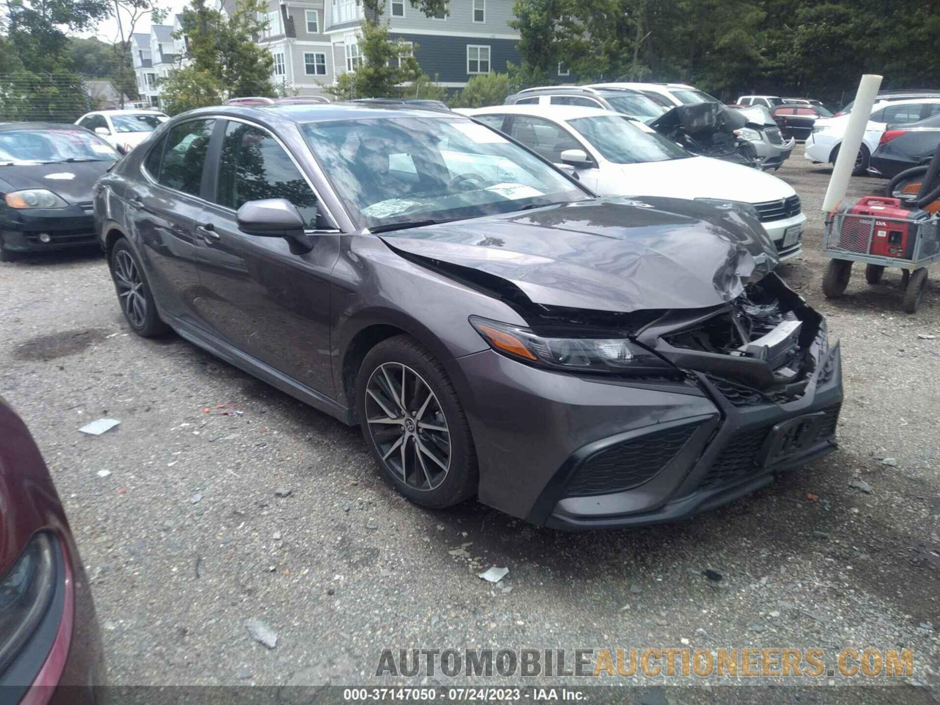 4T1G11AK8MU589150 TOYOTA CAMRY 2021