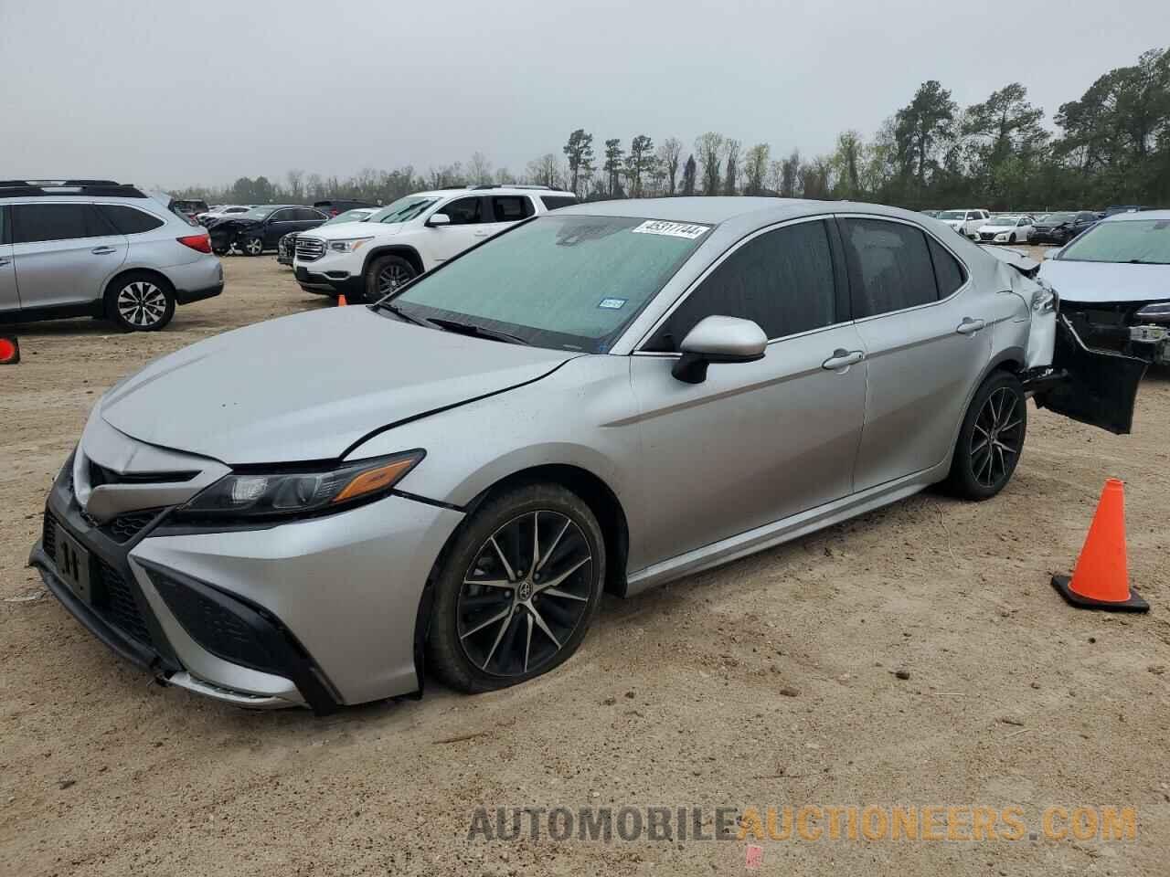 4T1G11AK8MU589889 TOYOTA CAMRY 2021