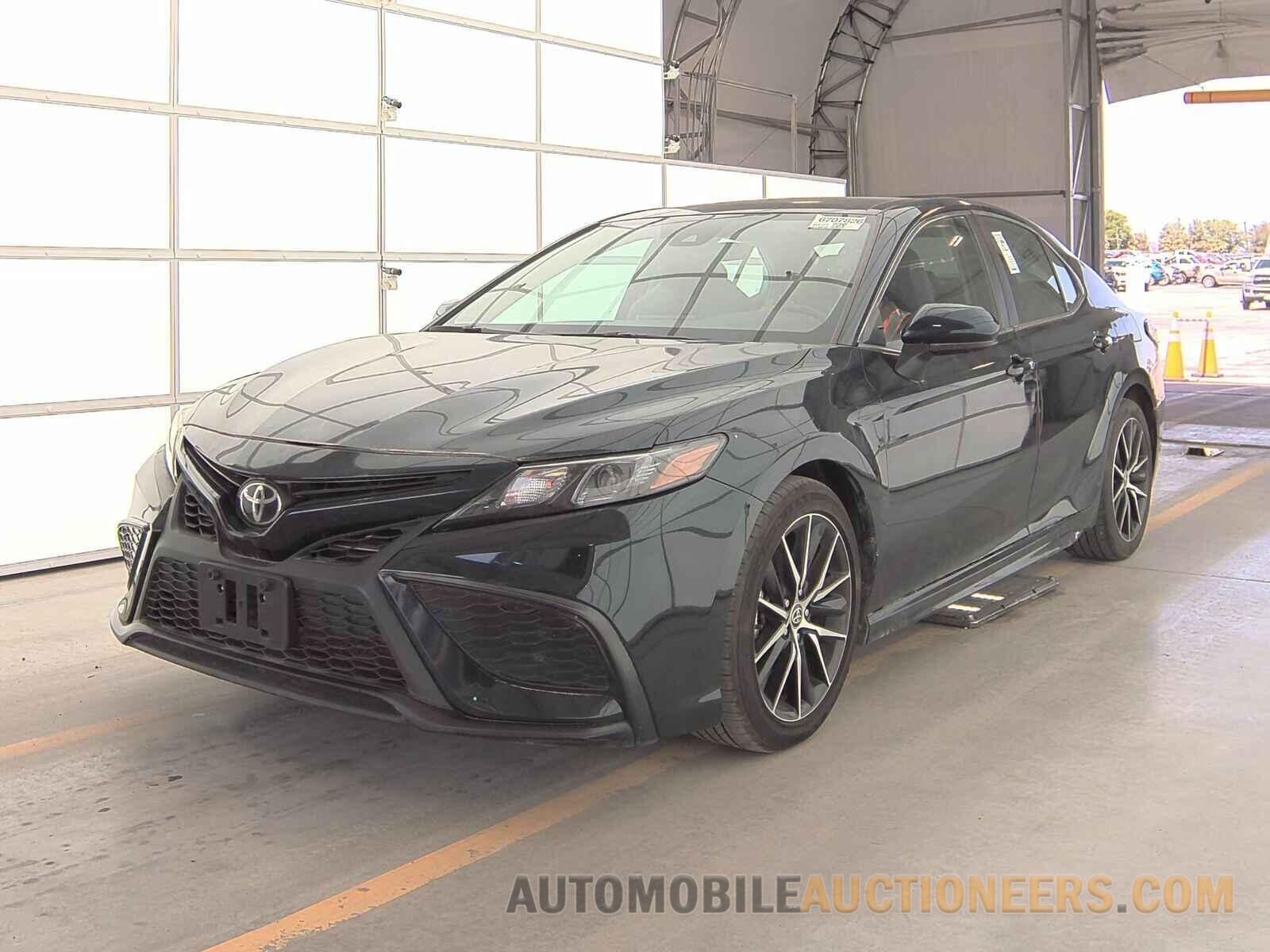 4T1G11AK8MU590637 Toyota Camry 2021