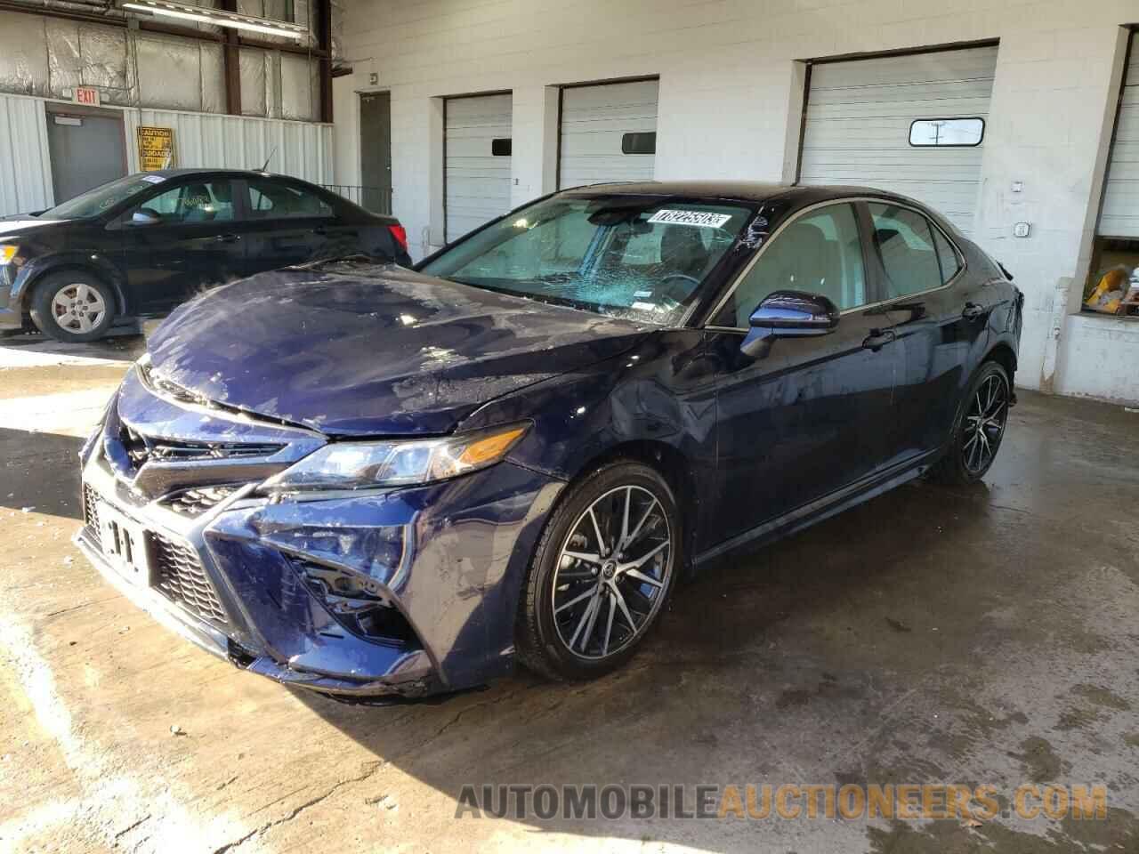 4T1G11AK8MU598995 TOYOTA CAMRY 2021