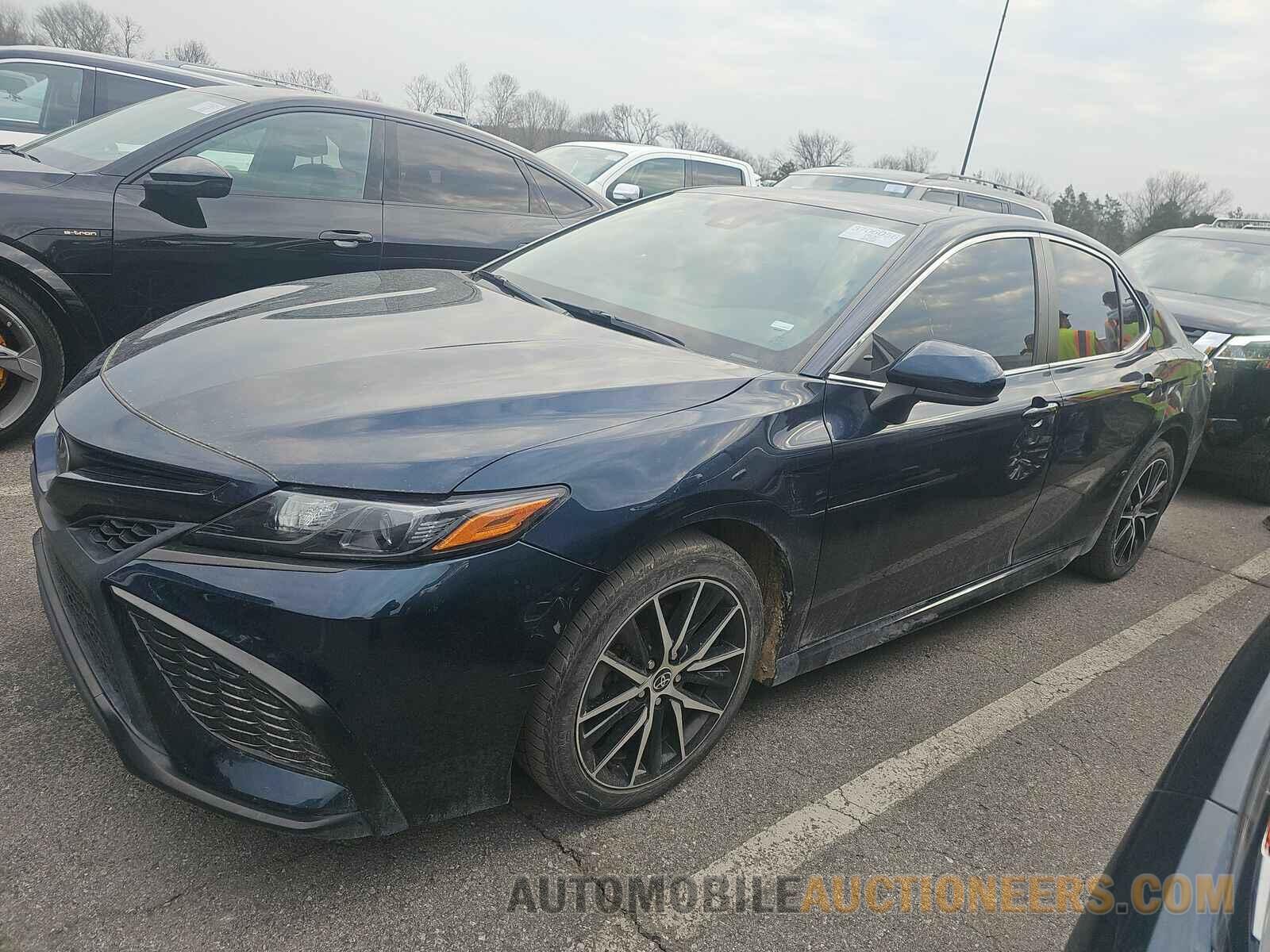 4T1G11AK8MU600177 Toyota Camry 2021