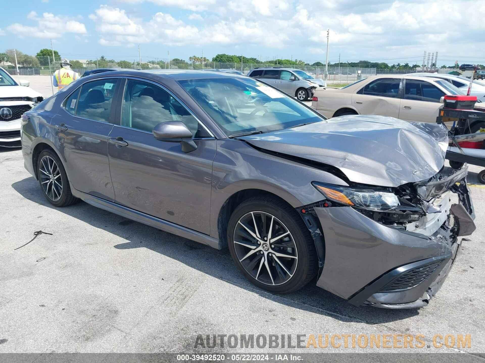 4T1G11AK8MU606724 TOYOTA CAMRY 2021