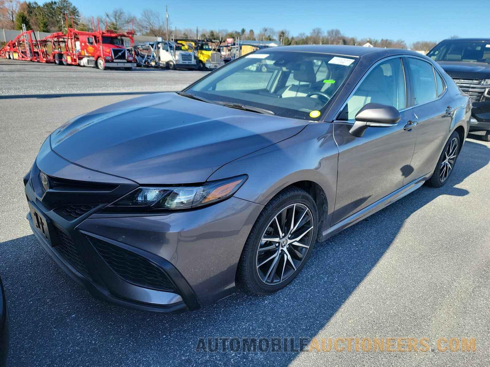 4T1G11AK8NU074165 Toyota Camry 2022