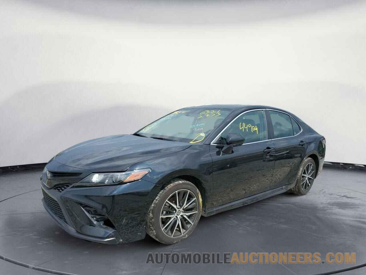 4T1G11AK8NU631527 TOYOTA CAMRY 2022