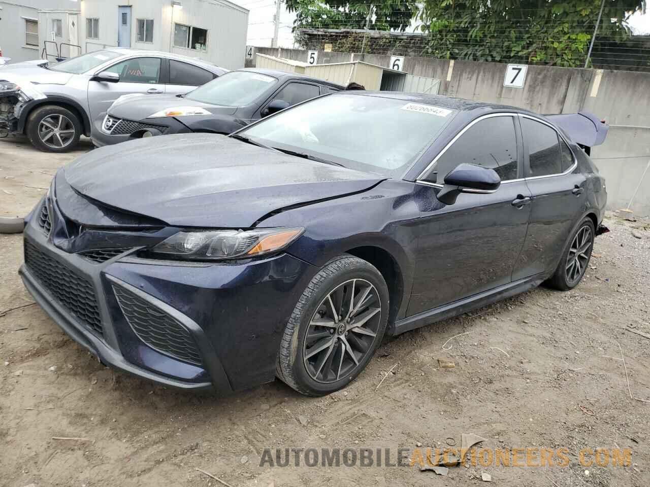 4T1G11AK8NU631611 TOYOTA CAMRY 2022