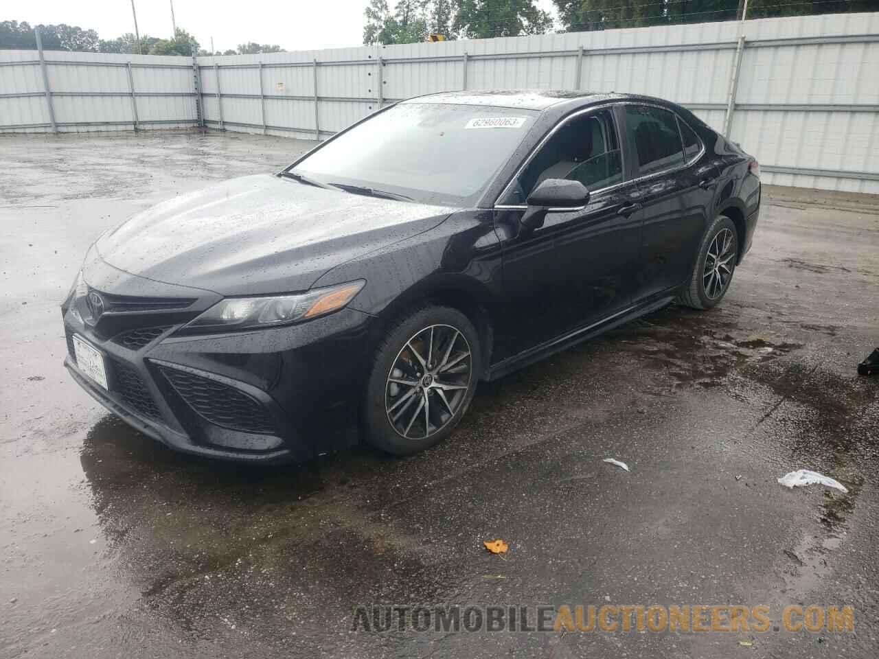 4T1G11AK8NU649333 TOYOTA CAMRY 2022