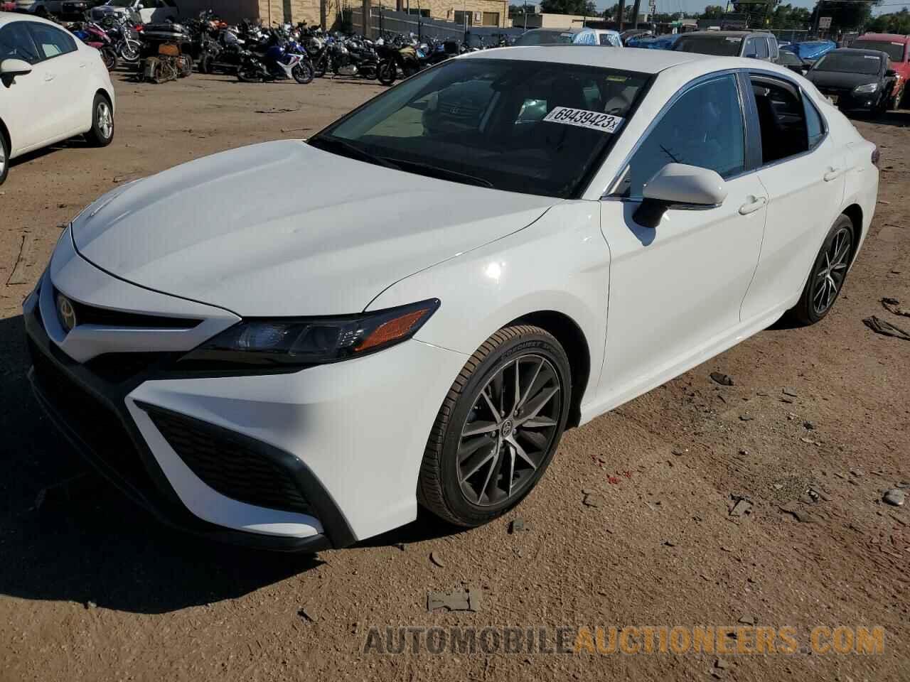 4T1G11AK8NU652202 TOYOTA CAMRY 2022