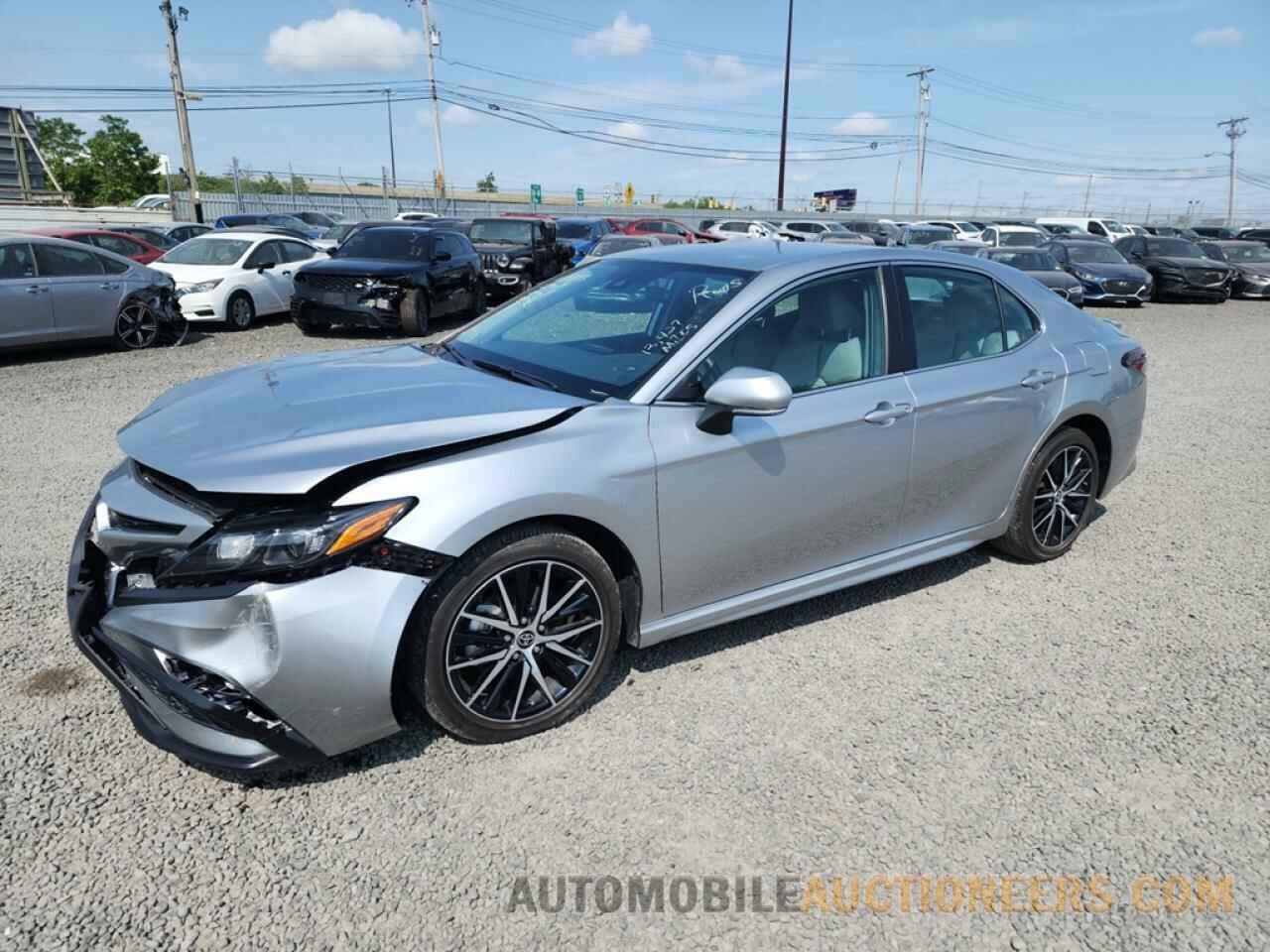 4T1G11AK8NU676211 TOYOTA CAMRY 2022