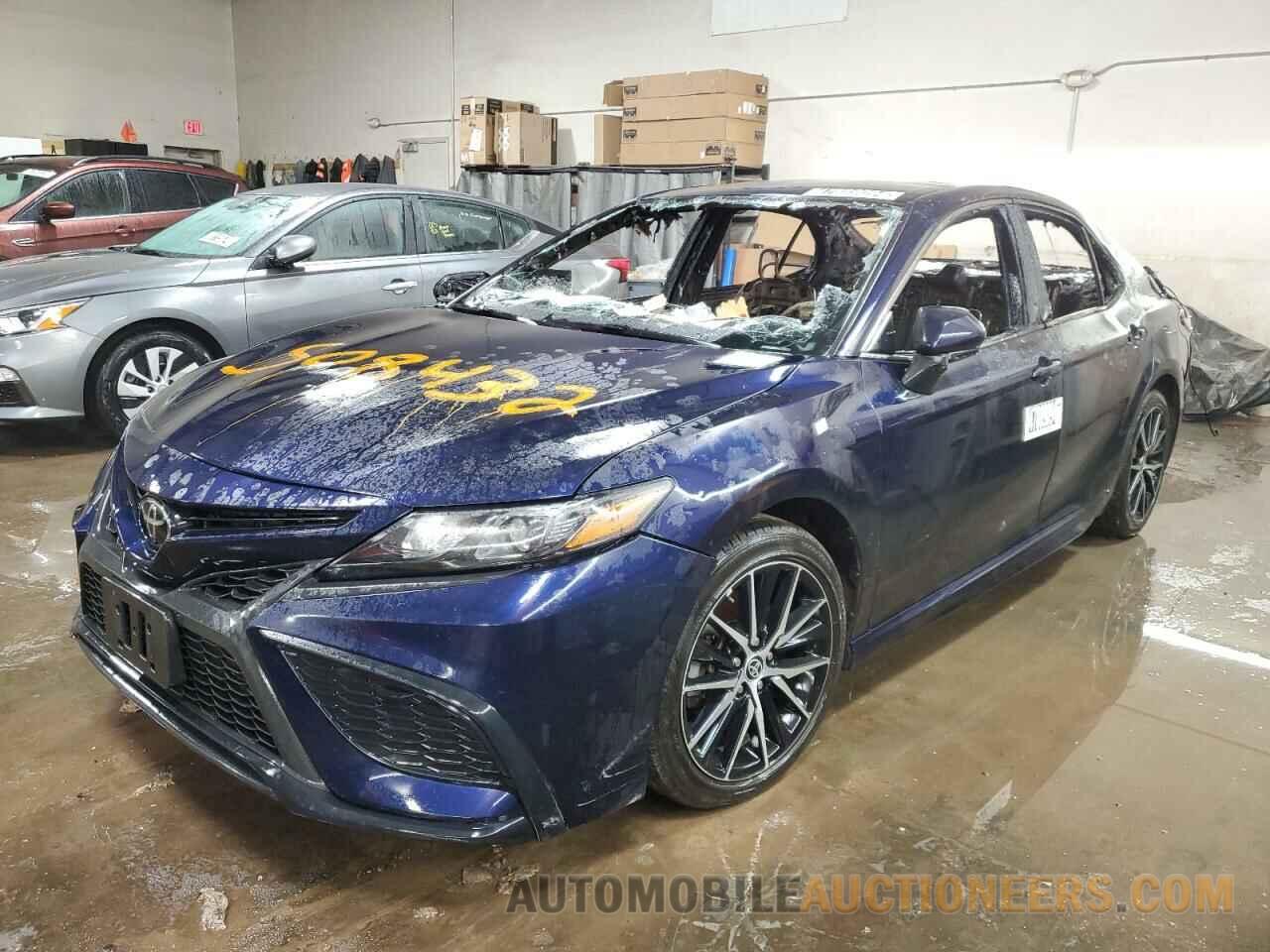 4T1G11AK8NU680940 TOYOTA CAMRY 2022