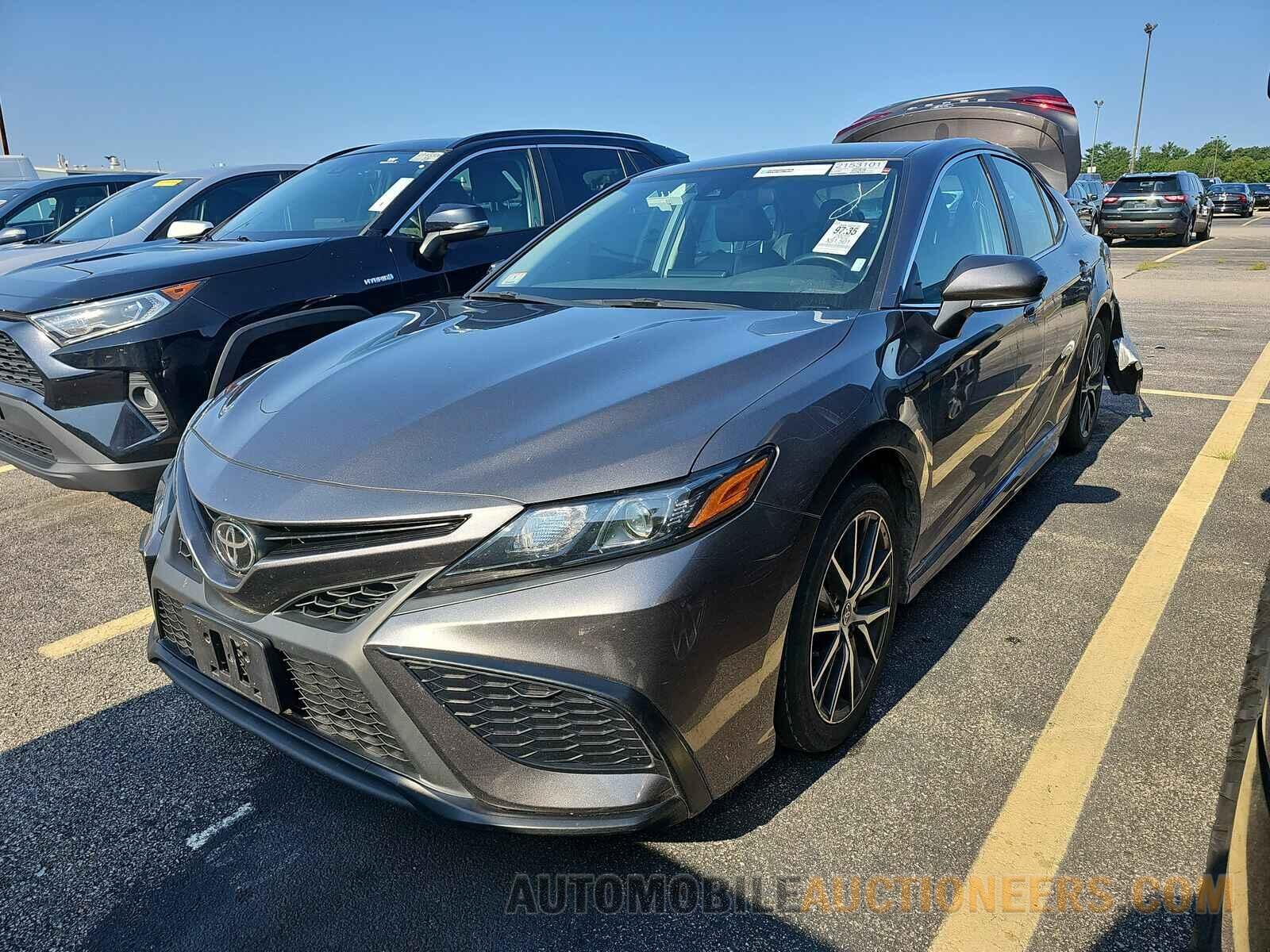 4T1G11AK8NU696202 Toyota Camry 2022