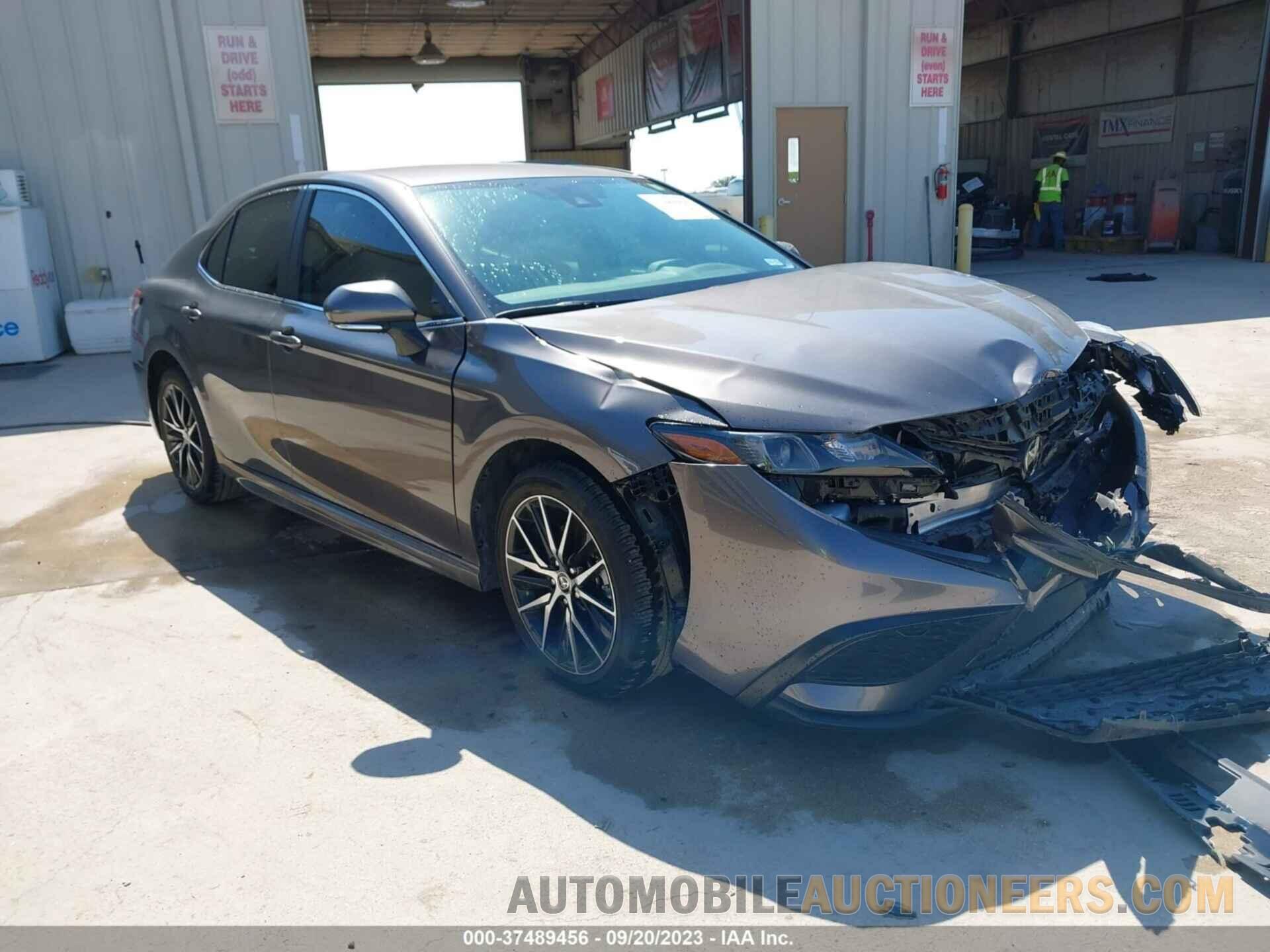 4T1G11AK8NU703195 TOYOTA CAMRY 2022