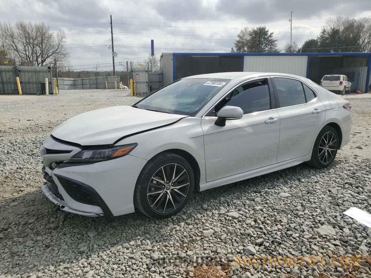 4T1G11AK8RU203141 TOYOTA CAMRY 2024