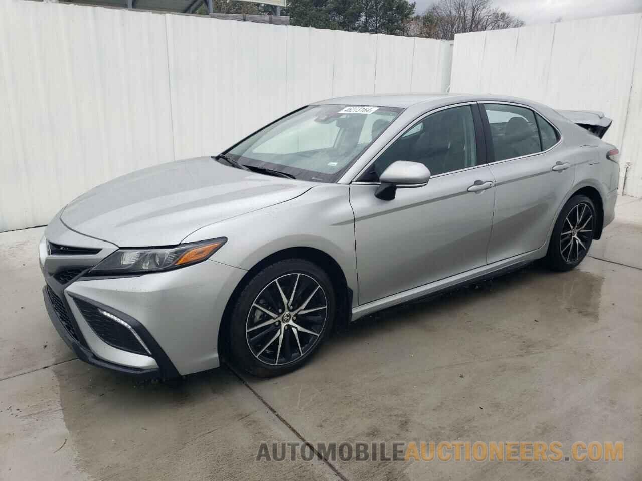 4T1G11AK8RU205696 TOYOTA CAMRY 2024