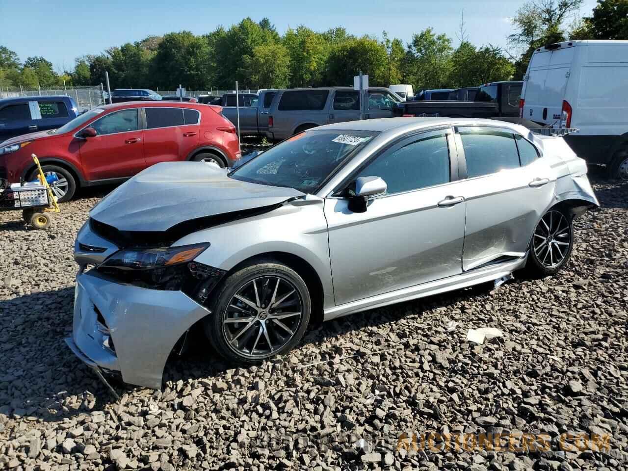 4T1G11AK8RU207884 TOYOTA CAMRY 2024