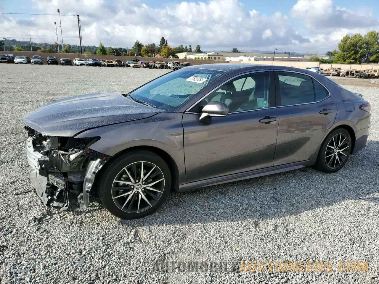 4T1G11AK8RU227357 TOYOTA CAMRY 2024