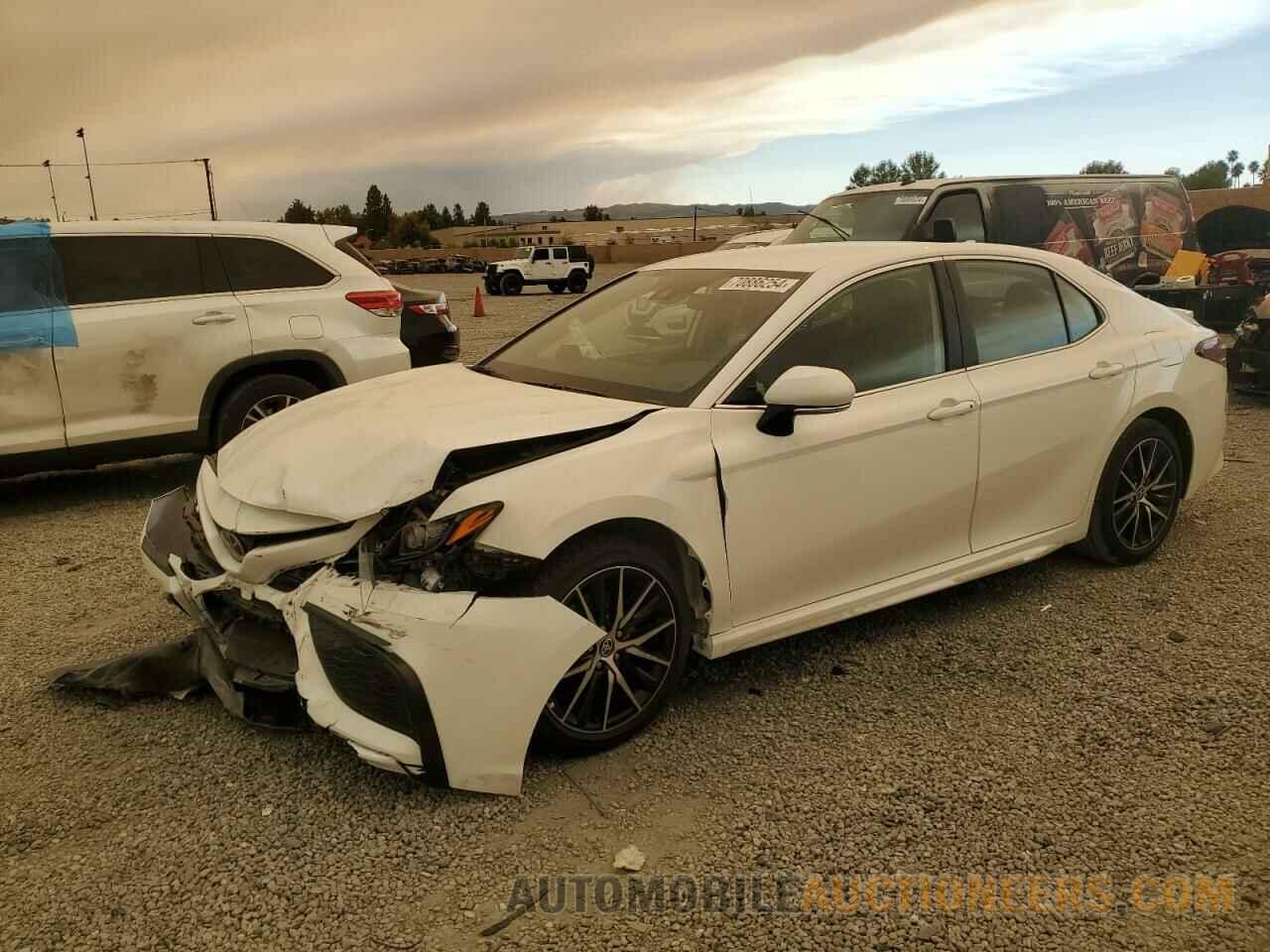 4T1G11AK8RU263775 TOYOTA CAMRY 2024