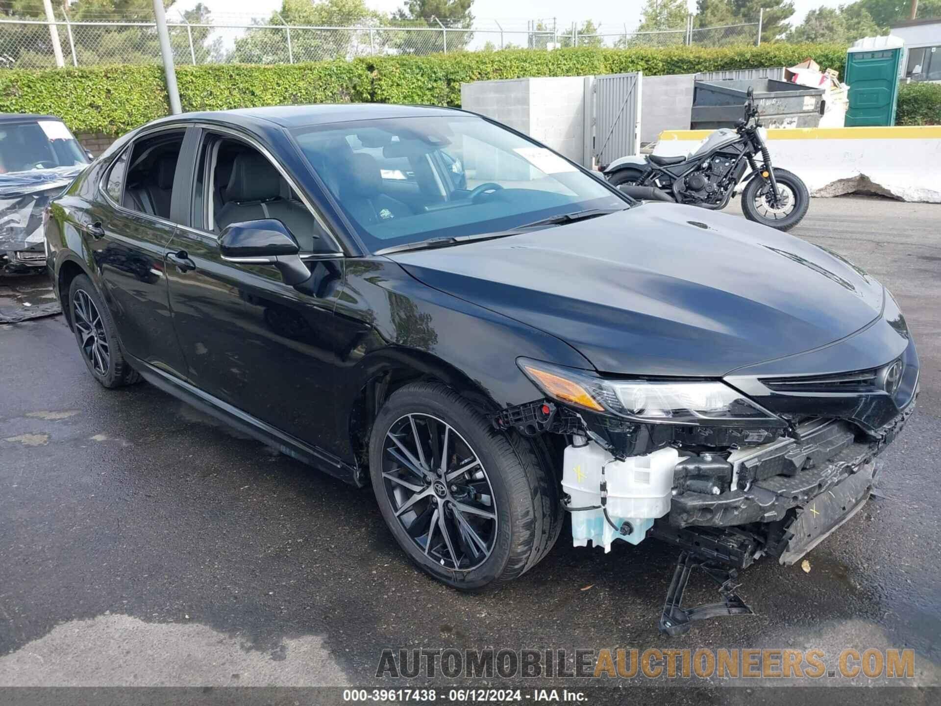 4T1G11AK8RU902379 TOYOTA CAMRY 2024