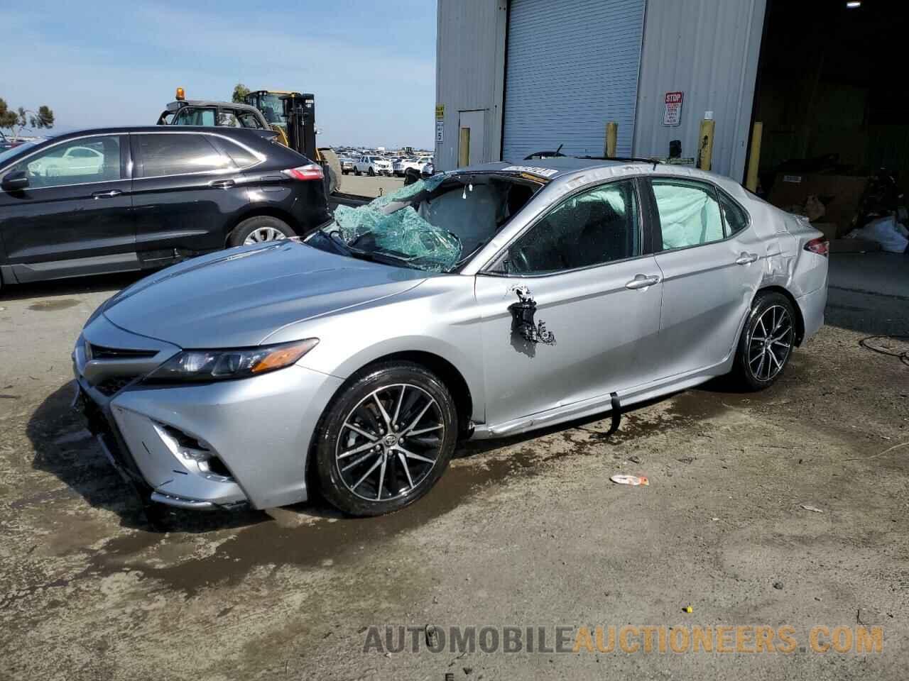 4T1G11AK9MU484018 TOYOTA CAMRY 2021