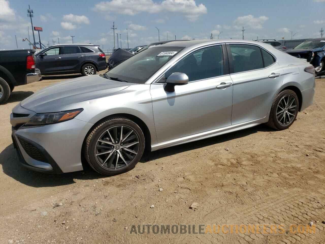 4T1G11AK9MU520516 TOYOTA CAMRY 2021