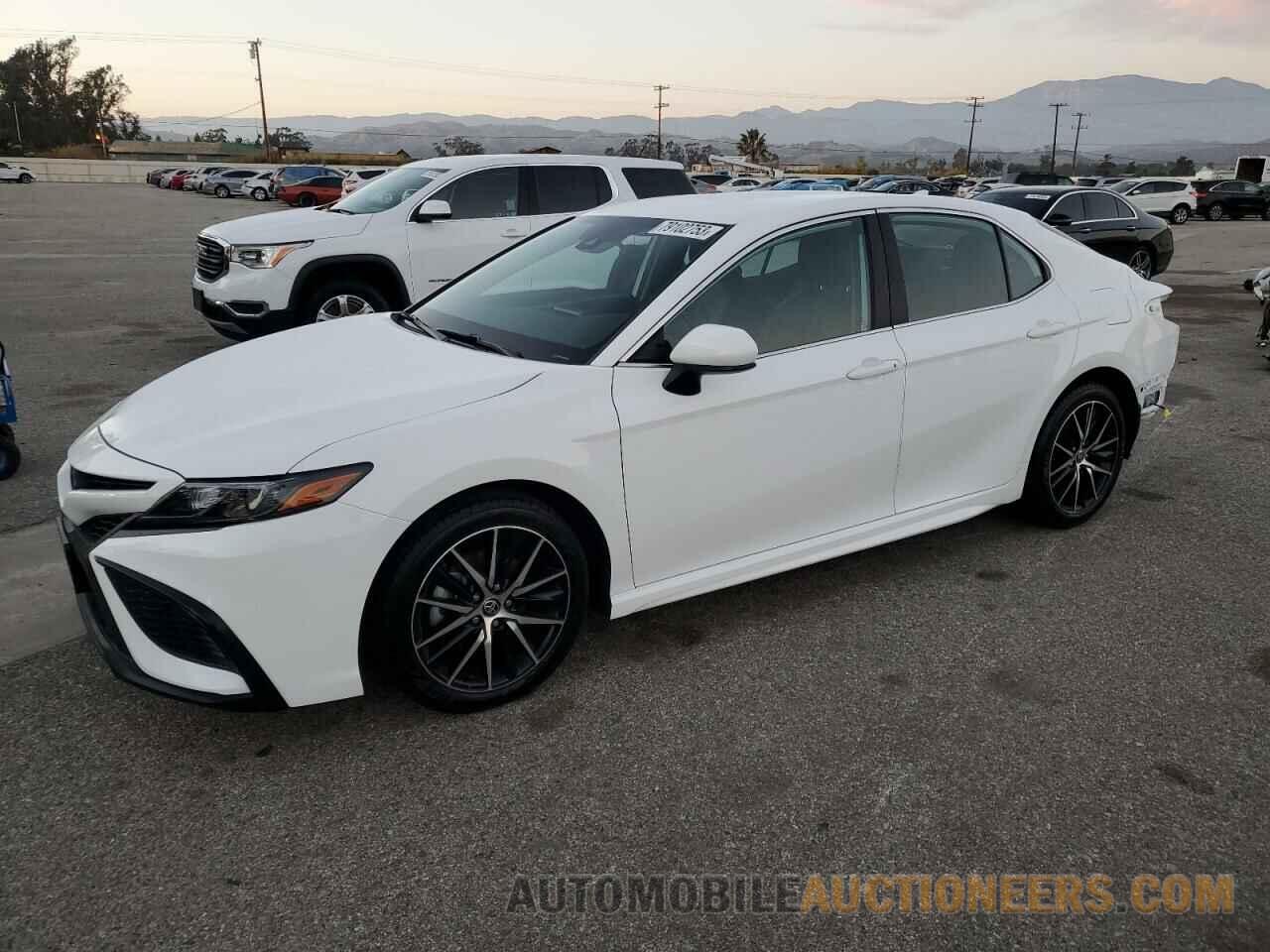 4T1G11AK9MU563060 TOYOTA CAMRY 2021