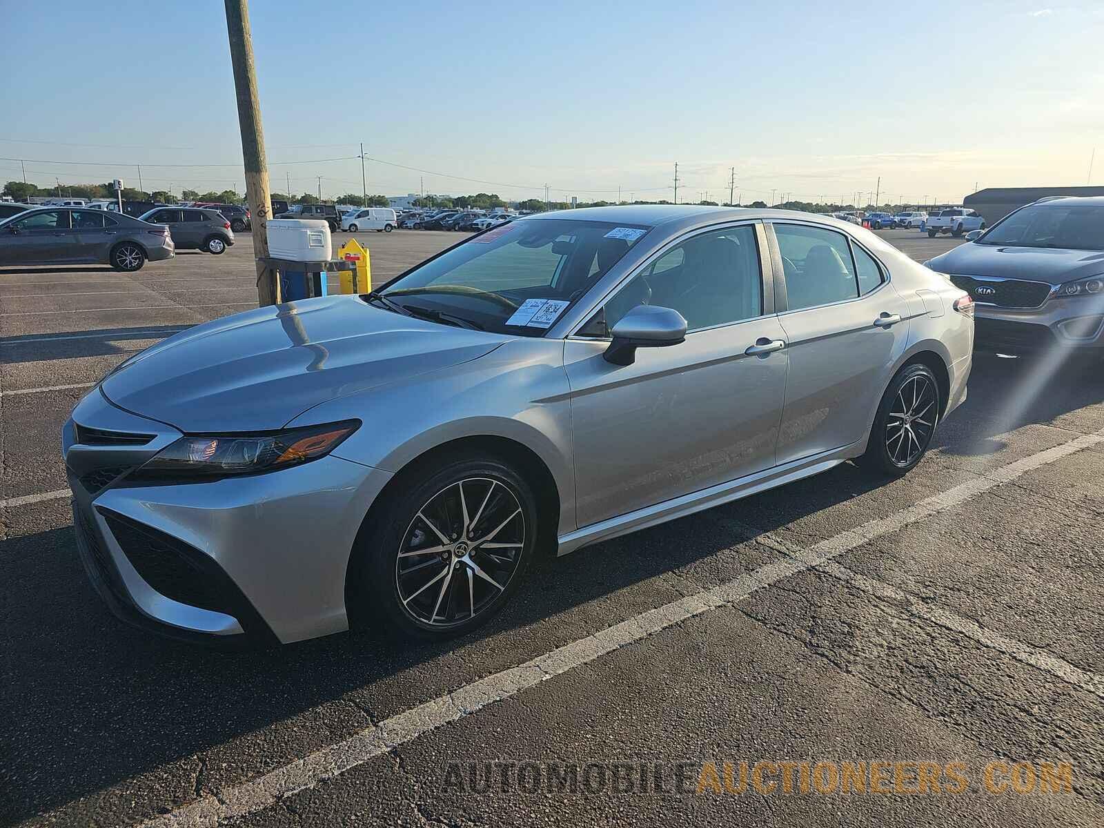 4T1G11AK9MU571725 Toyota Camry 2021