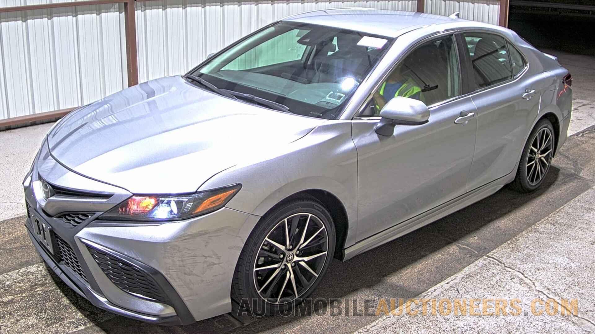 4T1G11AK9MU573930 Toyota Camry 2021