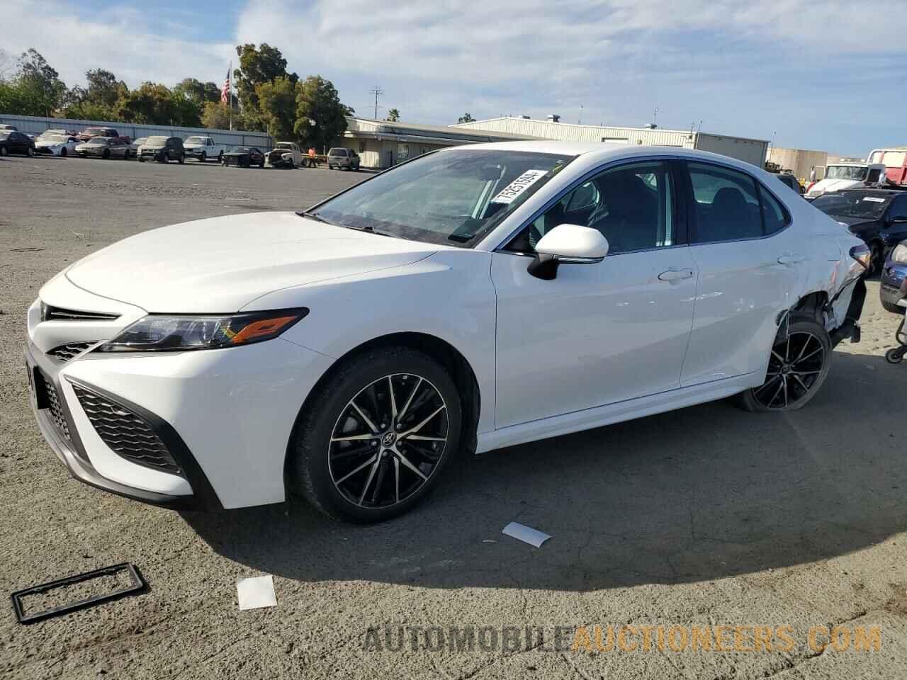 4T1G11AK9NU652824 TOYOTA CAMRY 2022