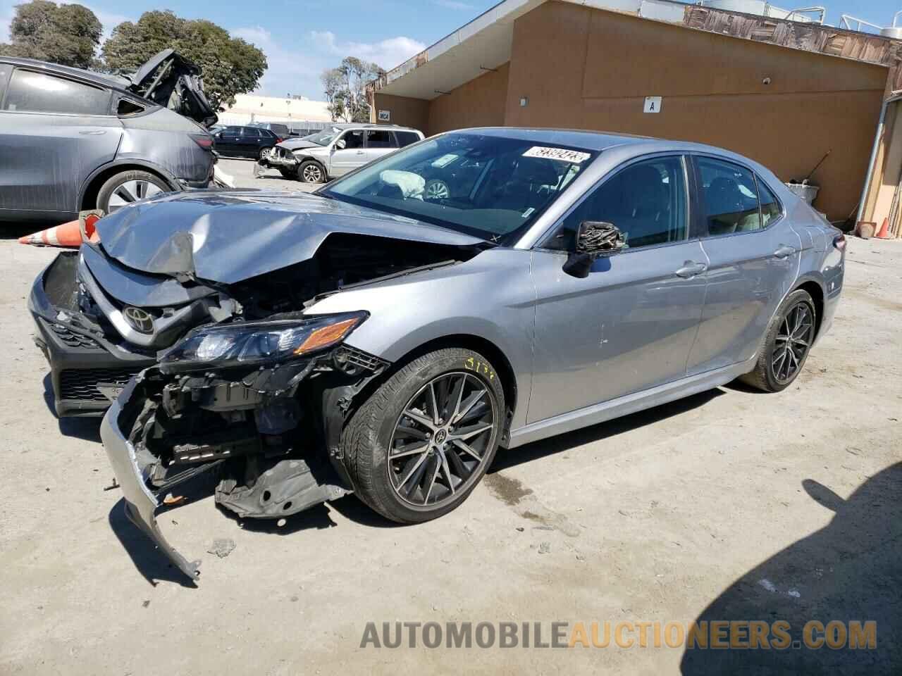 4T1G11AK9NU670823 TOYOTA CAMRY 2022