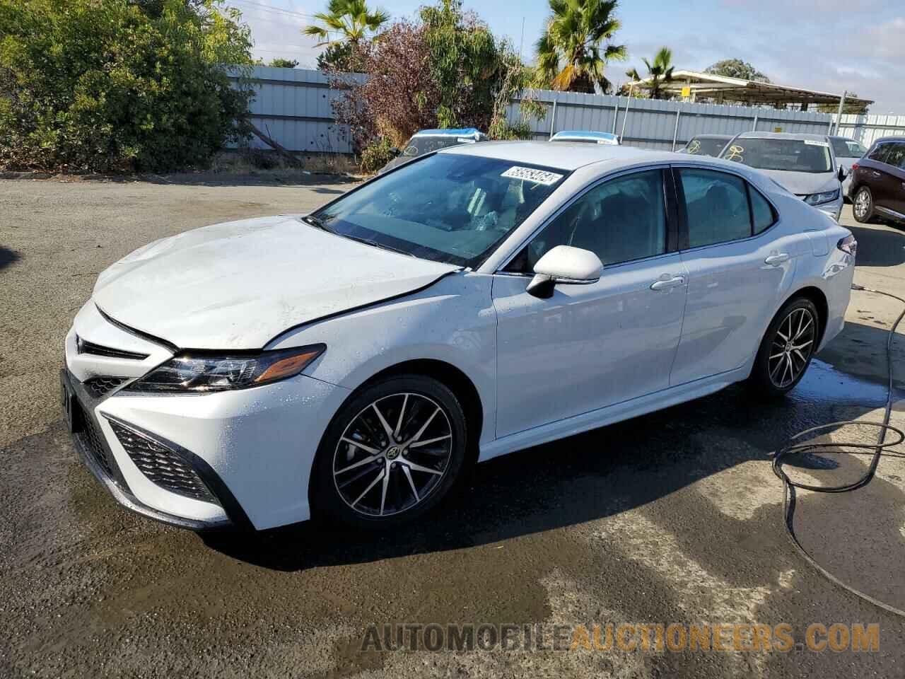 4T1G11AK9RU225228 TOYOTA CAMRY 2024