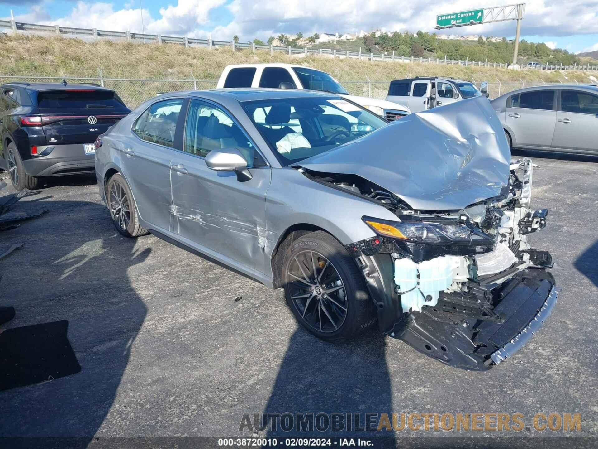 4T1G11AK9RU227688 TOYOTA CAMRY 2024