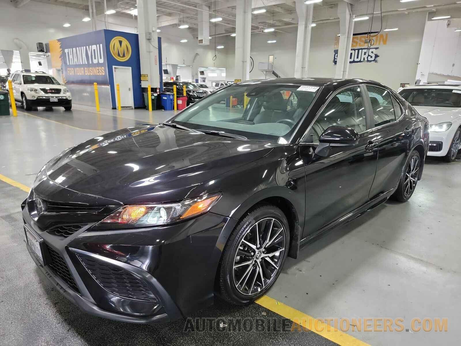 4T1G11AKXMU462724 Toyota Camry 2021