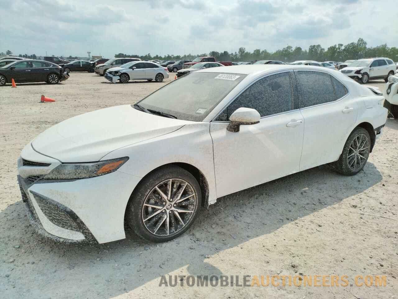 4T1G11AKXMU545957 TOYOTA CAMRY 2021