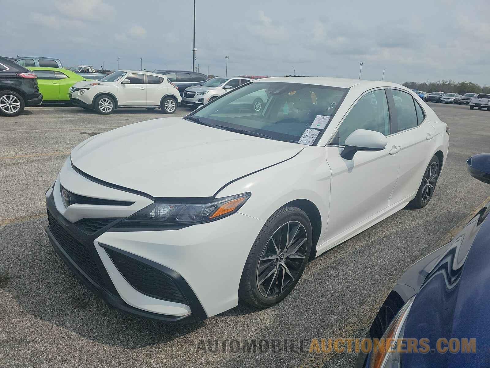 4T1G11AKXMU558773 Toyota Camry 2021