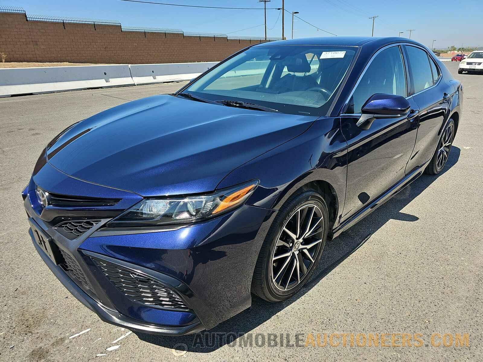 4T1G11AKXMU581504 Toyota Camry 2021