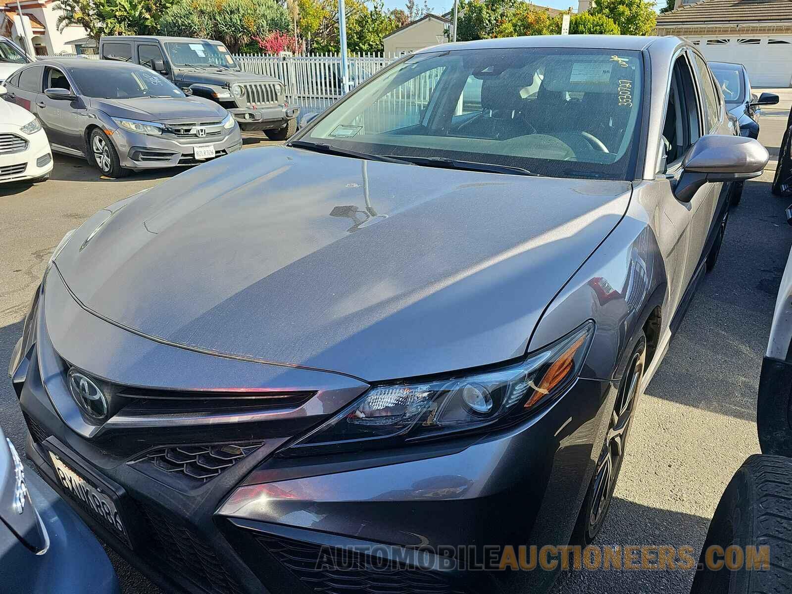 4T1G11AKXMU613495 Toyota Camry 2021