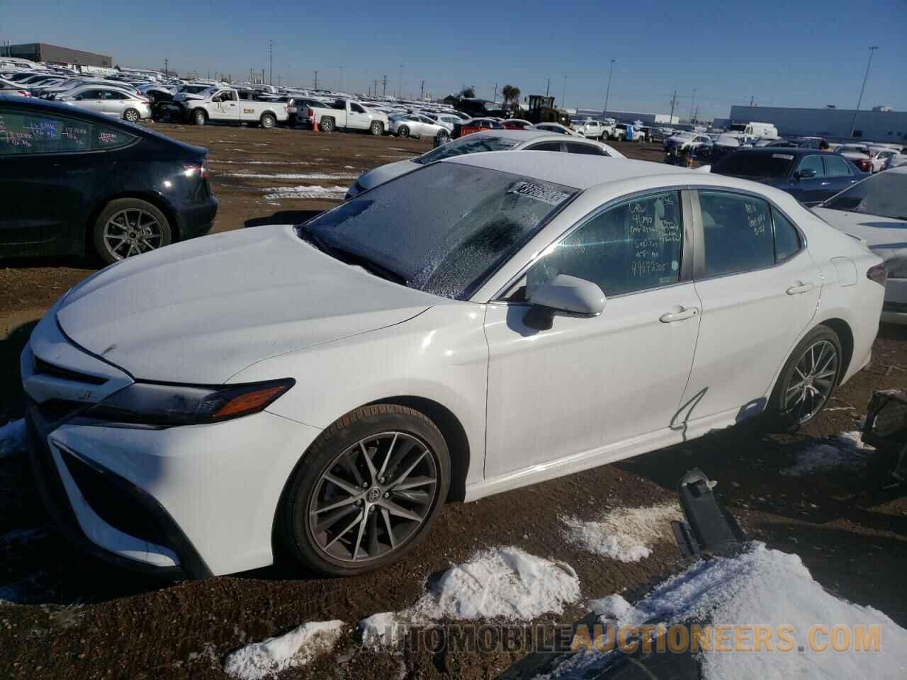 4T1G11AKXNU057576 TOYOTA CAMRY 2022