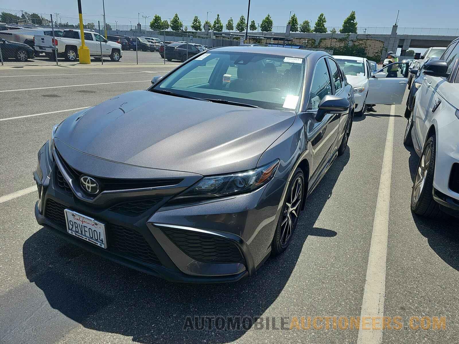 4T1G11AKXNU060655 Toyota Camry 2022