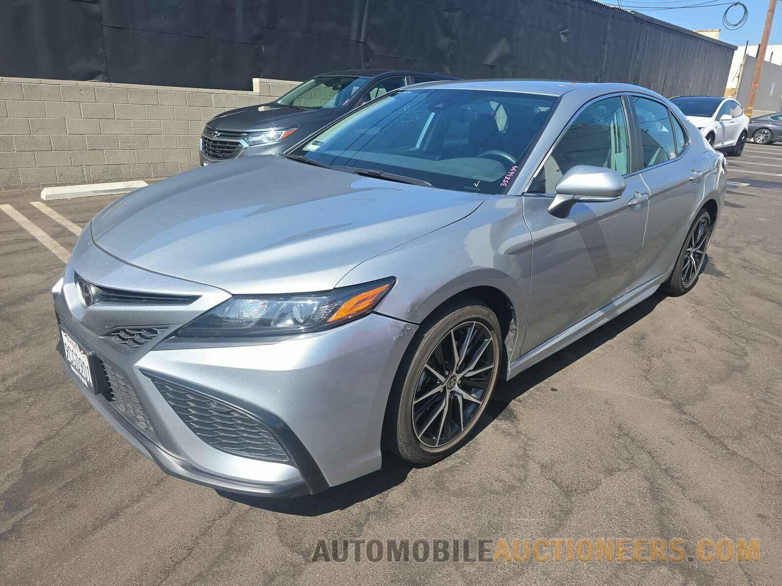 4T1G11AKXNU070215 Toyota Camry 2022